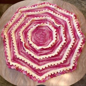 Vintage rug pink and white crochet